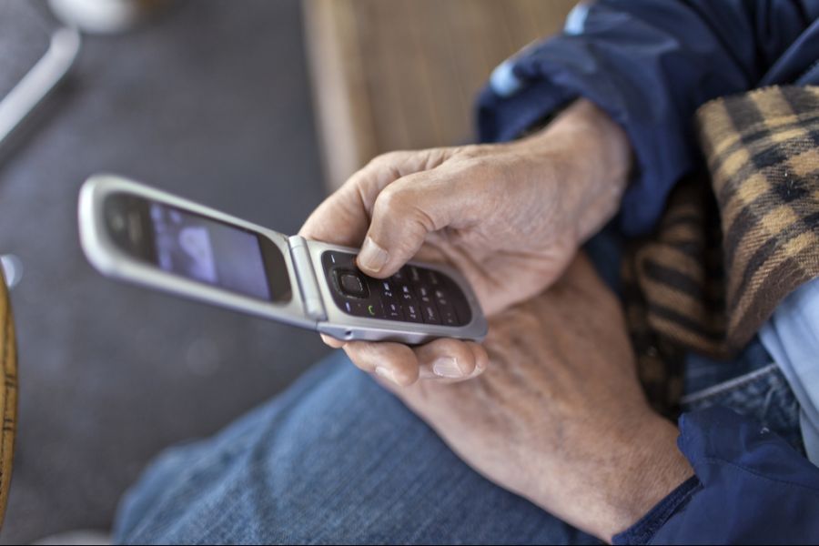 Nach der Tat versendet die 75-Jährige an mehrere Personen eine SMS mit der Nachricht: «Hoi ihr Lieben. Habe ein Kind getötet...» (Symbolbild)