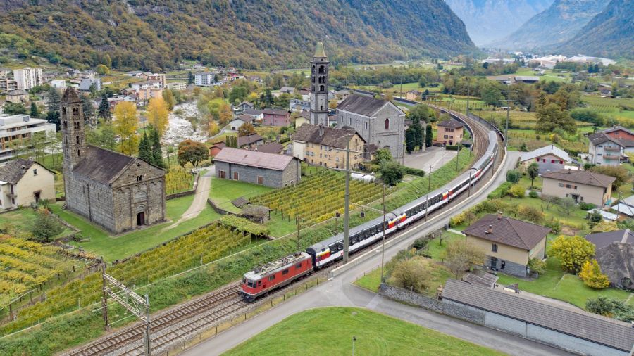 Giornico ist das erste grössere Dorf im Tessin, geprägt von Weinbergen und der romanischen Kirche San Nicolao.