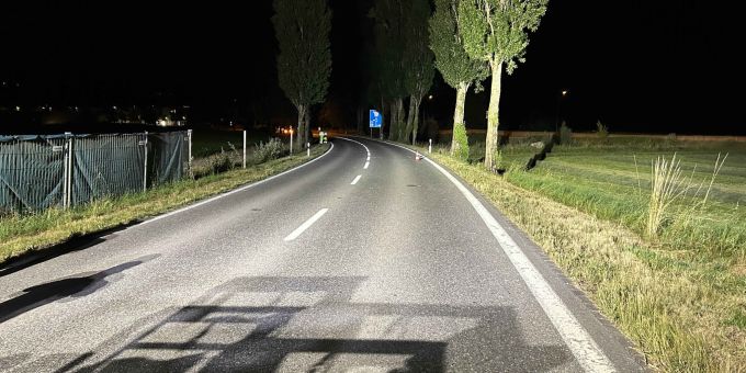 Der Fussgänger wurde durch die Kollision verletzt. Fussgänger