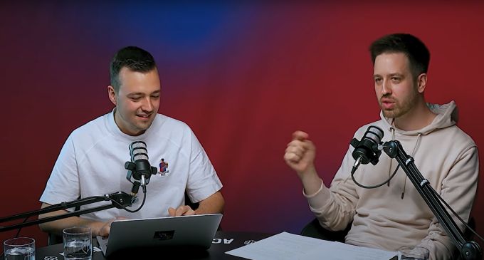 FCB-Medienchef Simon Walter (r.) verrät: Der FCB mietete ein Auto mit Zürcher Nummer, um Xherdan Shaqiri am Flughafen abzuholen. fc basel