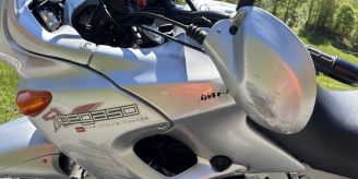 Linthal GL - Unfall mit Motorradlenker (66) – ins Spital geflogen