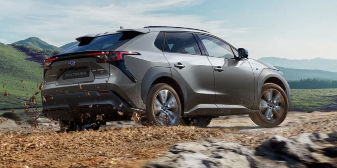 Der Subaru Solterra ist das erste vollelektrische SUV der Marke und verbindet moderne Technologie mit der Subaru-typischen Robustheit und Geländekompetenz. Subaru Soltera