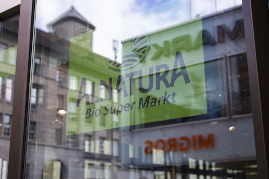 Alnatura Migros Schaufenster Spiegelung