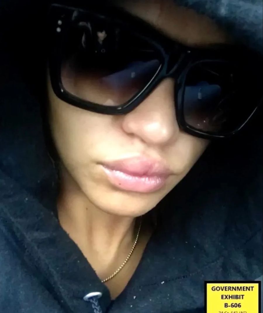 Geschwollene Lippen und ein verstecktes, trauriges Gesicht: Cassie Ventura nach der Prügelattacke im März 2016.