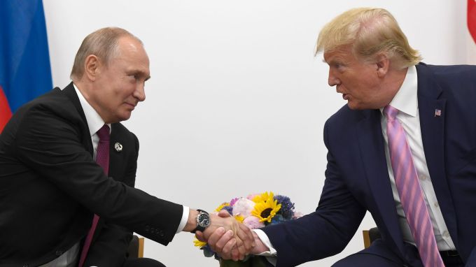 Kremlchef Wladimir Putin und US-Präsident Donald Trump . (Archivbild) Susan Walsh/AP/dpa Wladimir Putin und Donald Trump