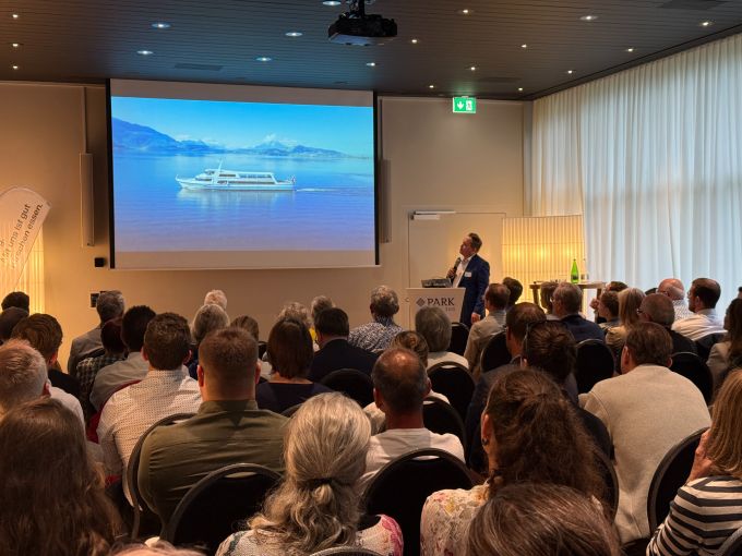 Rund 70 Mitglieder, Partnerinnen und Partner sowie Vertreterinnen und Vertreter aus Politik, Wirtschaft und Tourismus blickten gemeinsam auf das Jahr 2024 zurück. Tourismus Zug