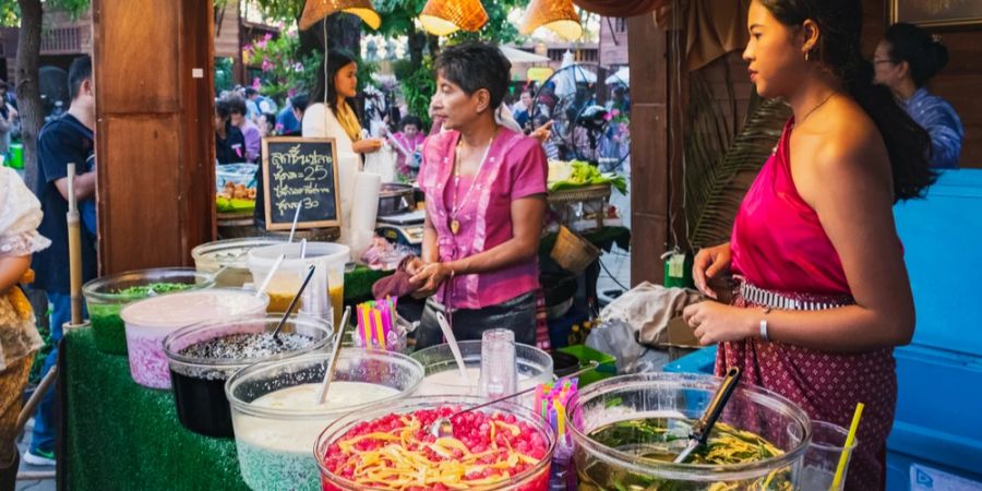 Thailändische Frauen Verkauf Streetfood