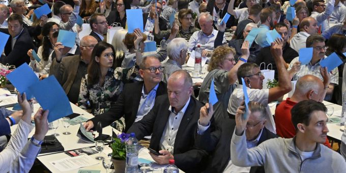 Abstimmung an der FDP-Delegiertenversammlung in Möriken-Wildegg am Samstag, 17. Juni 2024. FDP Delegiertenversammlung Möriken