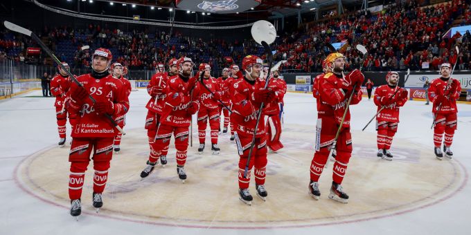 Die Rapperswil-Jona Lakers feiern ihren Sieg. Rapperswil-Jona Lakers