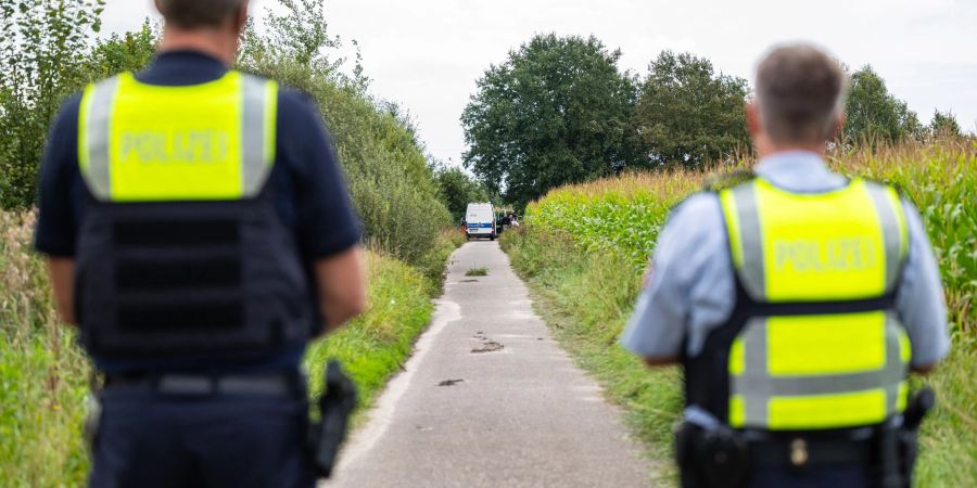 Im Fall der beiden in Gronau gefundenen Leichen hat die Polizei die Identität eines der beiden Toten klären können.