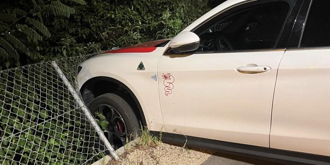 Neuhausen am Rheinfall: Alleinunfall mit Auto. Alleinunfall mit Auto.