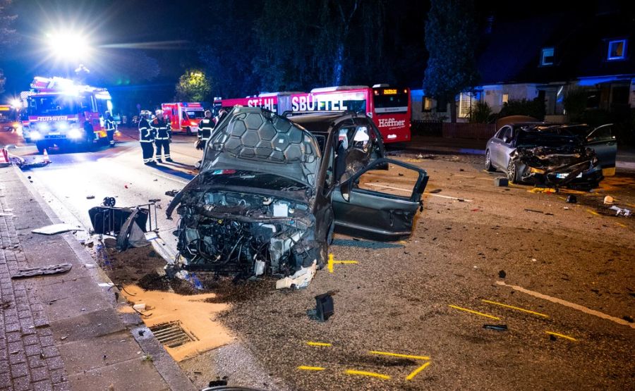 Insgesamt drei Autos waren in den Unfall verwickelt.