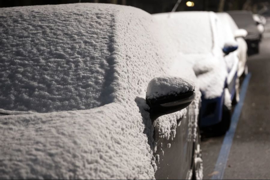 Auch am Donnerstag und Freitag dürfte es gebietsweise Schneeschauer im Flachland geben. (Symbolbild)