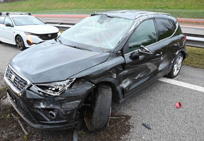 Kollision auf der A14 bei Buchrain. Kollision afu A14.