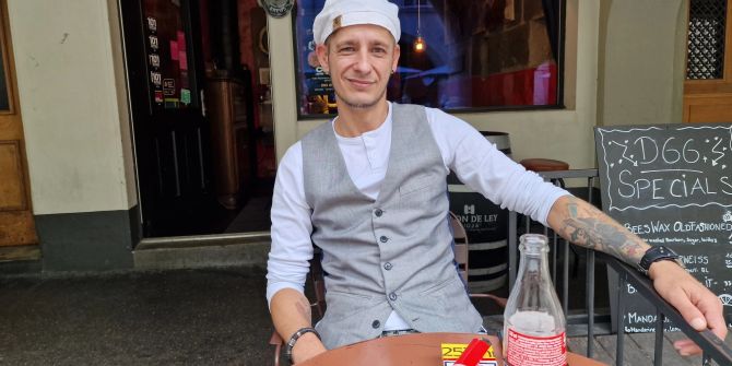 Barkeeper spricht über Tinder