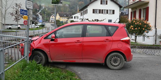 Gams SG: Fahrunfähig Selbstunfall verursacht. Gams SG
