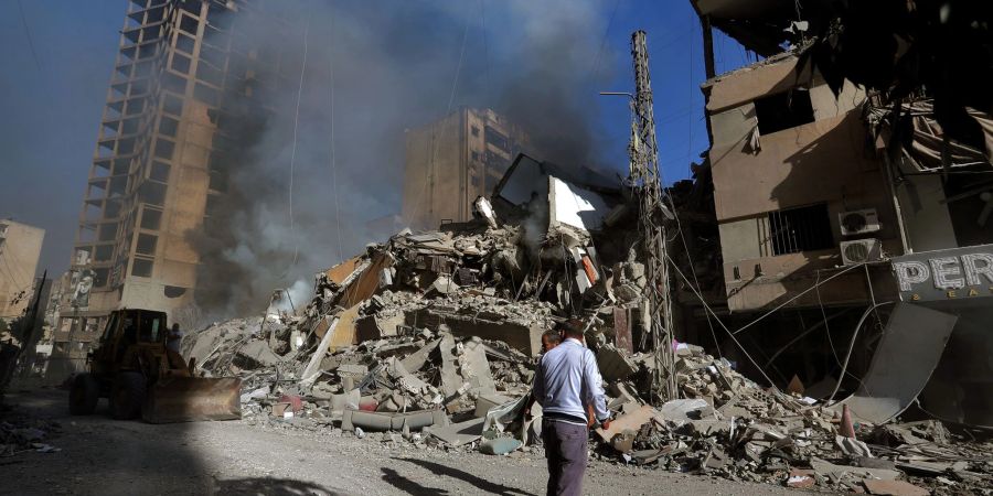 Die israelische Luftwaffe setzte ihre massiven Luftangriffe auf Hisbollah-Ziele im Libanon fort. Getroffen wurden erneut auch die Hauptstadt Beirut, wo es schwere Zerstörungen gab.