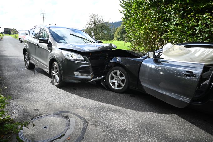 Es entstand Sachschaden im Wert von rund 15'000 Franken. Unfall