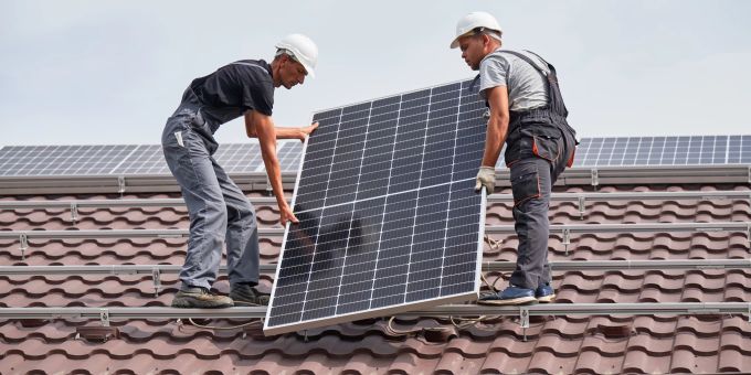 Die Schweiz fördert immer mehr Solarenergie und trägt zur CO2-Reduzierung bei. Solarenergie
