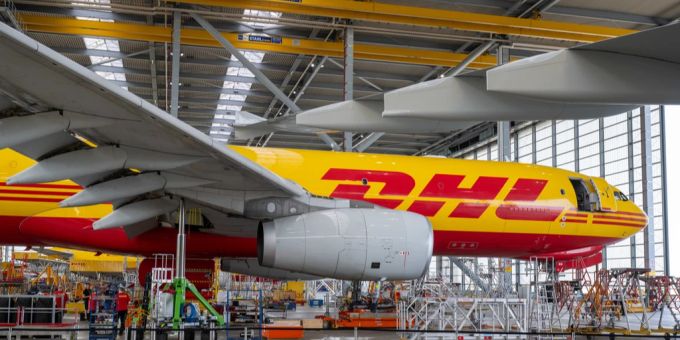 Russische Sabotage? - Deutsche Behörden warnen vor Paket-Brandsätzen