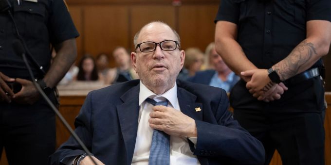 Seit langem schon in keiner guten gesundheitlichen Verfassung: der frühere Filmproduzent Harvey Weinstein. Seit langem schon in keiner guten gesundheitlichen Verfassung: der frühere Filmproduzent Harvey Weinstein.