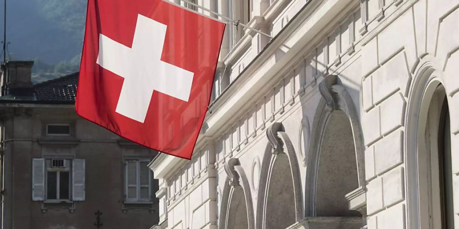 Das Bundesstrafgericht in Bellinzona hat die Durchsuchung von Dokumenten von drei Zuger Firmen bewilligt, die mutmasslich an illegalem Medikamentenhandel beteiligt sein sollen. (Archivfoto)