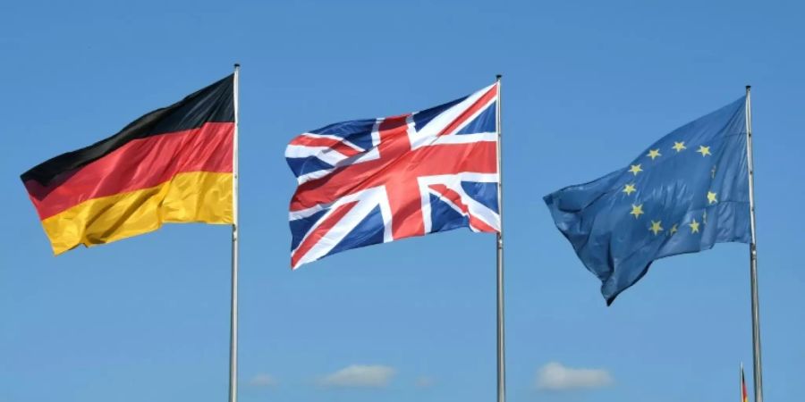 Flaggen Deutschlands, Grossbritanniens und der EU
