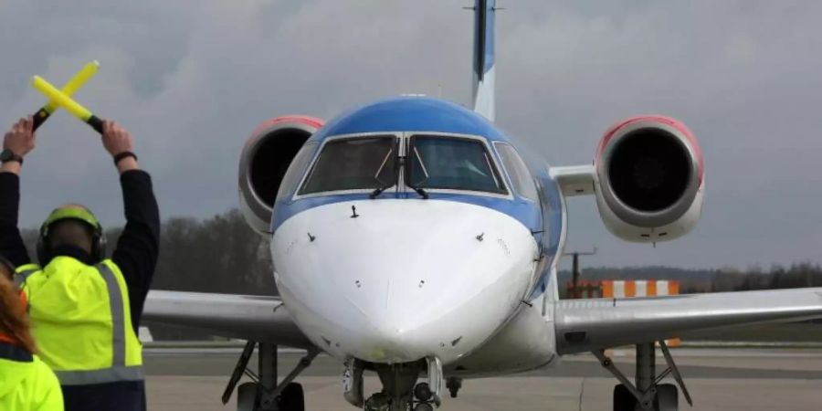 Betroffen sind auch deutsche Flughäfen: Flybmi flog Frankfurt, Hamburg, Düsseldorf, München, Nürnberg, Saarbrücken und Rostock-Laage an. Foto: Bernd Wüstneck