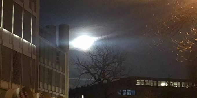 Schon letzte Nacht schien der Mond besonders gross. Mond in Liebefeld BE.
