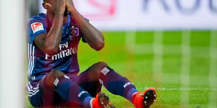 Der Hamburger Orel Mangala erlitt eine Muskelverletzung. Foto: Rolf Vennenbernd