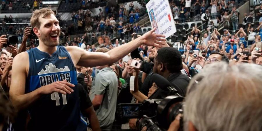 Basketball-Superstar Dirk Nowitzki bedankt sich mit einem Brief bei seinen Fans. Foto: Philipp Hülsmann