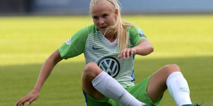 Wolfsburgs Torjägerin Pernille Harder trifft beim klaren Erfolg gegen den MSV Duisburg. Foto: Peter Steffen