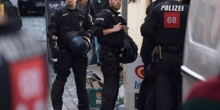 Rund um das Spiel von Eintracht Frankfurt führte die Polizei zahlreiche Kontrollen durch. Foto: Boris Roessler
