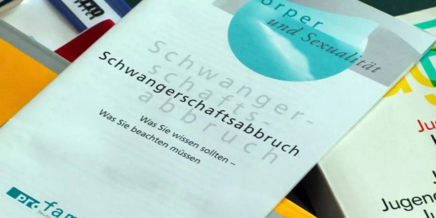 In Deutschland sind Abtreibungen nach wie vor rechtswidrig. Damit der Eingriff straffrei bleibt, muss etwa eine Beratung in einer staatlich anerkannten Konfliktberatungsstelle erfolgen. Foto: Jens Büttner