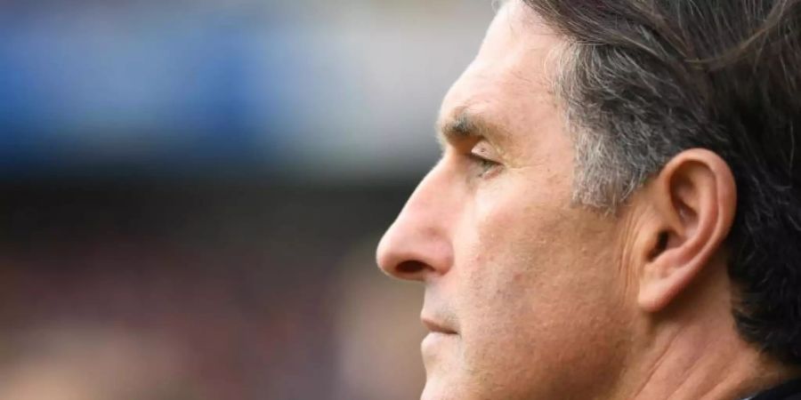 Bruno Labbadia muss sich bald Gedanken über seine Zukunft als Trainer beim VfL Wolfsburg machen. Foto: Patrick Seeger
