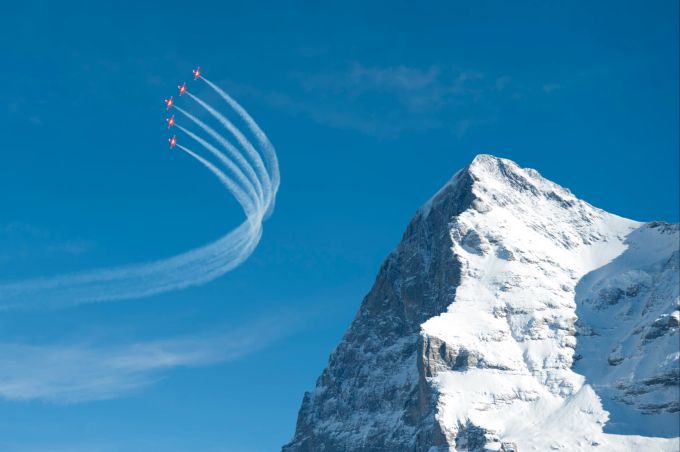 Aushängeschild der Armee: Die Patrouille Suisse in der Formation «Pfeil» vor der Eiger Nordwand im Januar 2013. Patrouille Suisse Eiger Nordwand