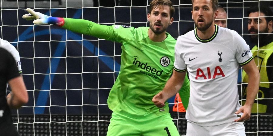 Wird im Rückspiel gegen die Eintracht auf dem Platz stehen: Tottenhams Topstürmer Harry Kane (r).