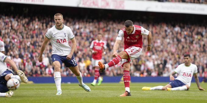Granit Xhaka erzielt das 3:1 für den FC Arsenal gegen Tottenham. FC Arsenal