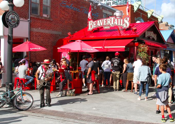 An der Hütte von Beaver Tails im ByWard-Market schaute einst auch der damalige US-Präsident Barack Obama vorbei. Marktstand in Ottawa