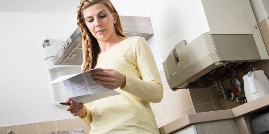 Lohnt das? Wer bei Strom und Gas in einen anderen Tarif oder den Anbieter wechseln möchte, sollte genau nachrechnen. Angesichts der Energiepreisbremse ist die Kalkulation nicht einfacher geworden.