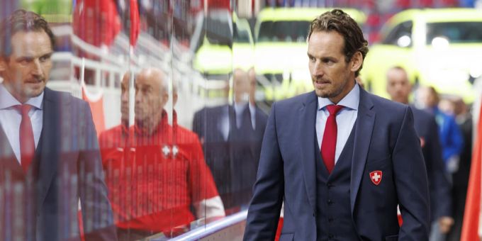 Nationaltrainer Patrick Fischer sieht in Kevin Fiala, Nico Hischier und Jonas Siegenthaler nicht nur auf dem Feld eine Verstärkung. Eishockey WM