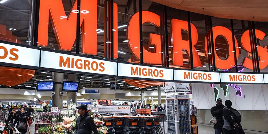 Die Migros kommt mit der geplanten Umstrukturierung voran. Nach dem Genossenschafts-Bund haben auch die Verwaltungen der zehn regionalen Migros-Genossenschaften den Plänen zugestimmt.(Archivbild)