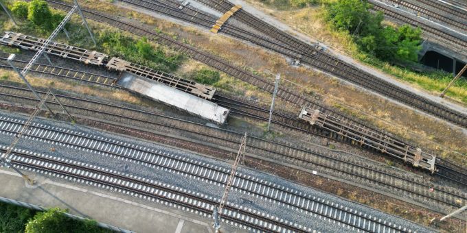 Beim Rangierbahnhof in Basel kam es am Freitagnachmittag zu einer Streifkollision zwischen zwei Zügen. streifkollision Basel