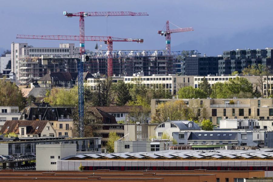 Laut der am Dienstag veröffentlichten IAZI-Studie zeigt sich der Schweizer Immobilienmarkt weiterhin stabil. (Symbolbild)