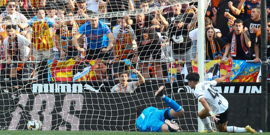 Diego Lopez (r) schoss das einzige Tor der Partie.