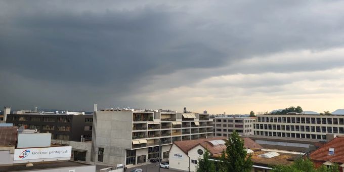 Gewitterwolken heute Morgen über Bern. wetter bern
