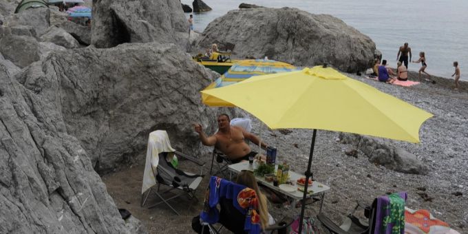 «Lohnt sich» - Russen fahren durchs Kriegsgebiet in die Krim-Ferien