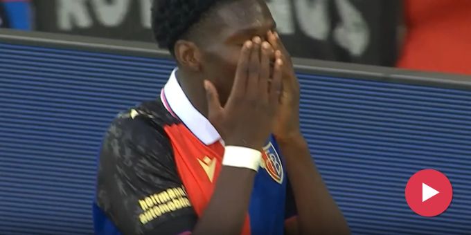 Tor, Penalty & Rot! - So schlimm verläuft Barrys zweiter FCB-Einsatz