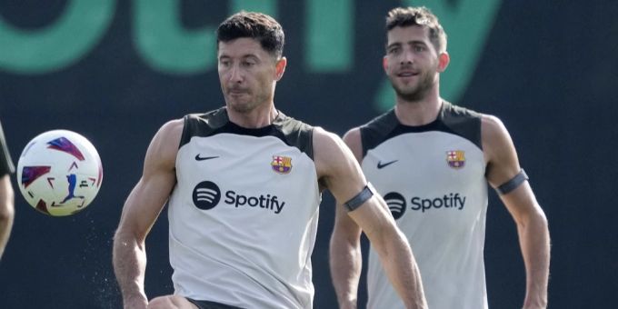 Robert Lewandowski geht in seine zweite Saison beim FC Barcelona. Robert Lewandowski