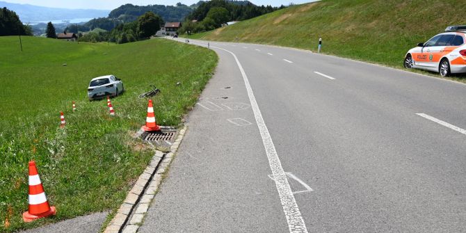 Goldingen: Verkehrsunfall zwischen Auto und Motorfahrrad